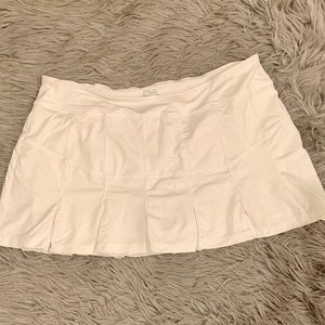 White pleated Active skirt
